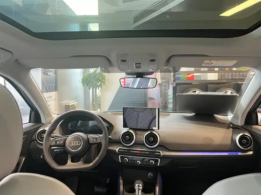 Audi Q2L 2025 из CN, фото 4