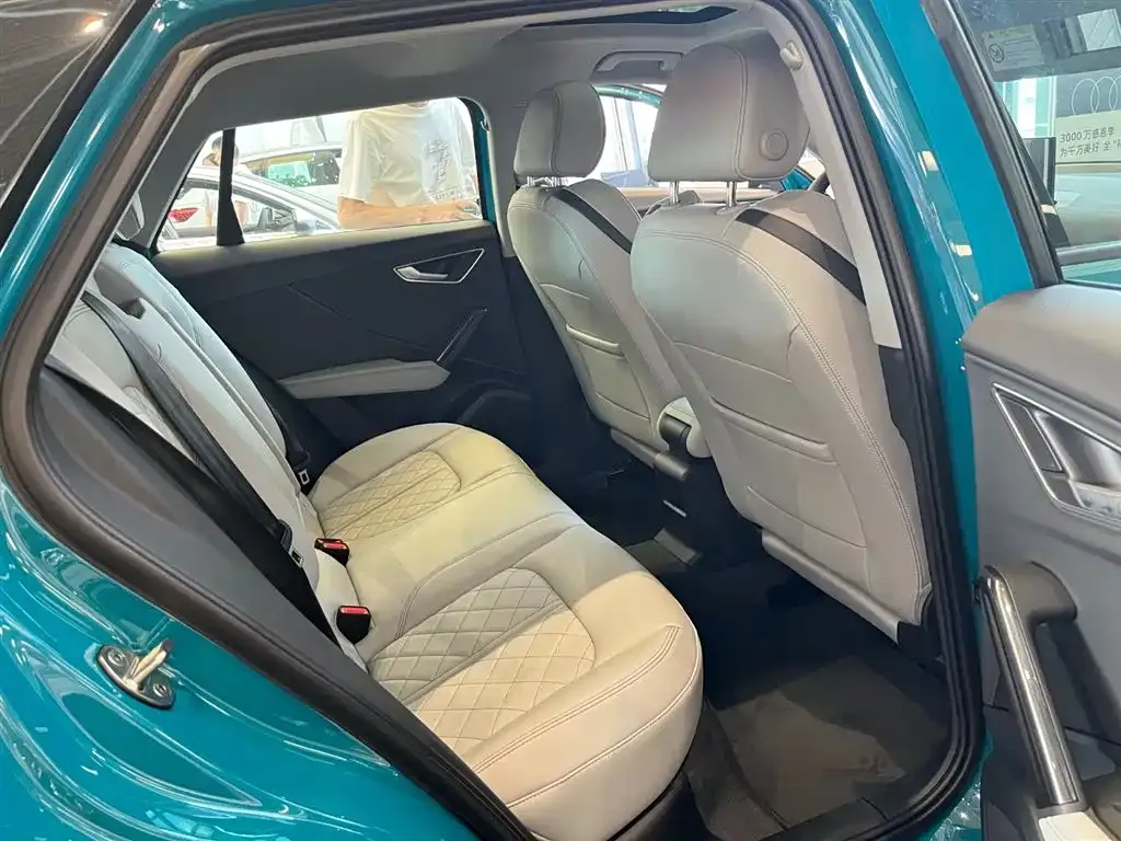 Audi Q2L 2025 из CN, фото 6