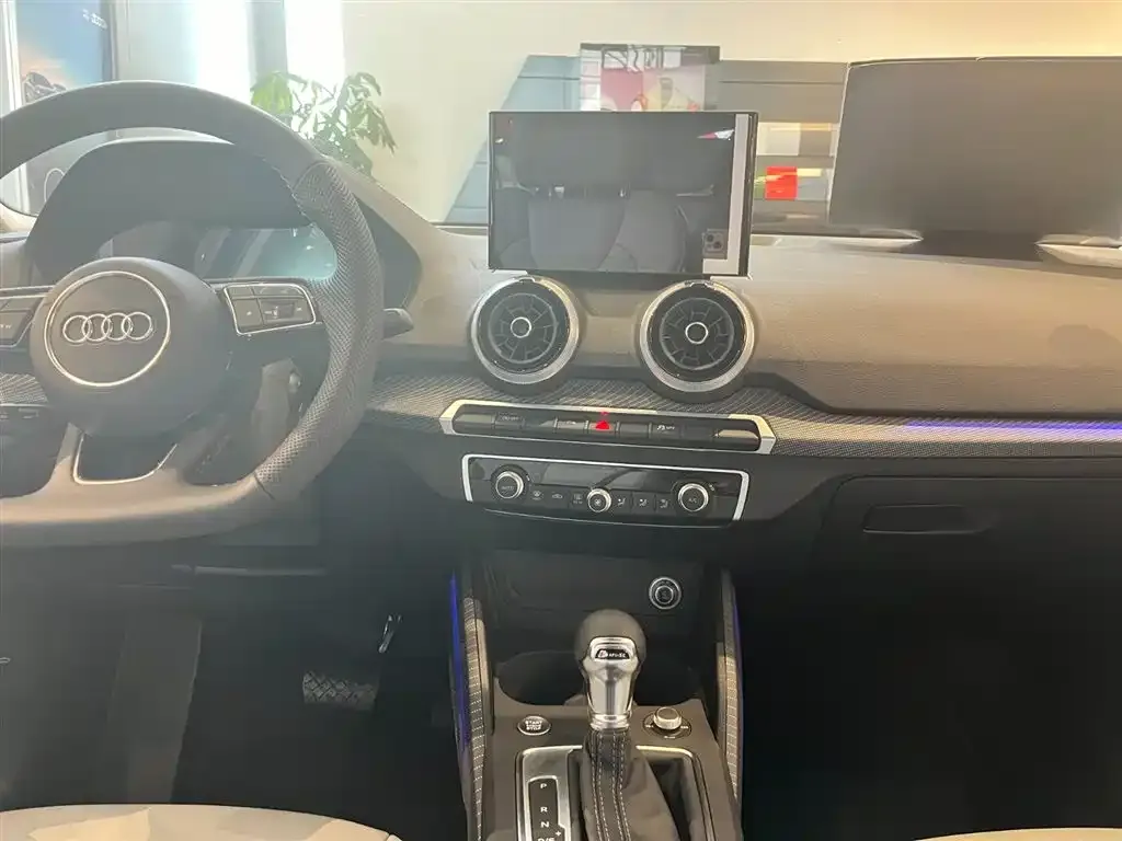 Audi Q2L 2025 из CN, фото 7
