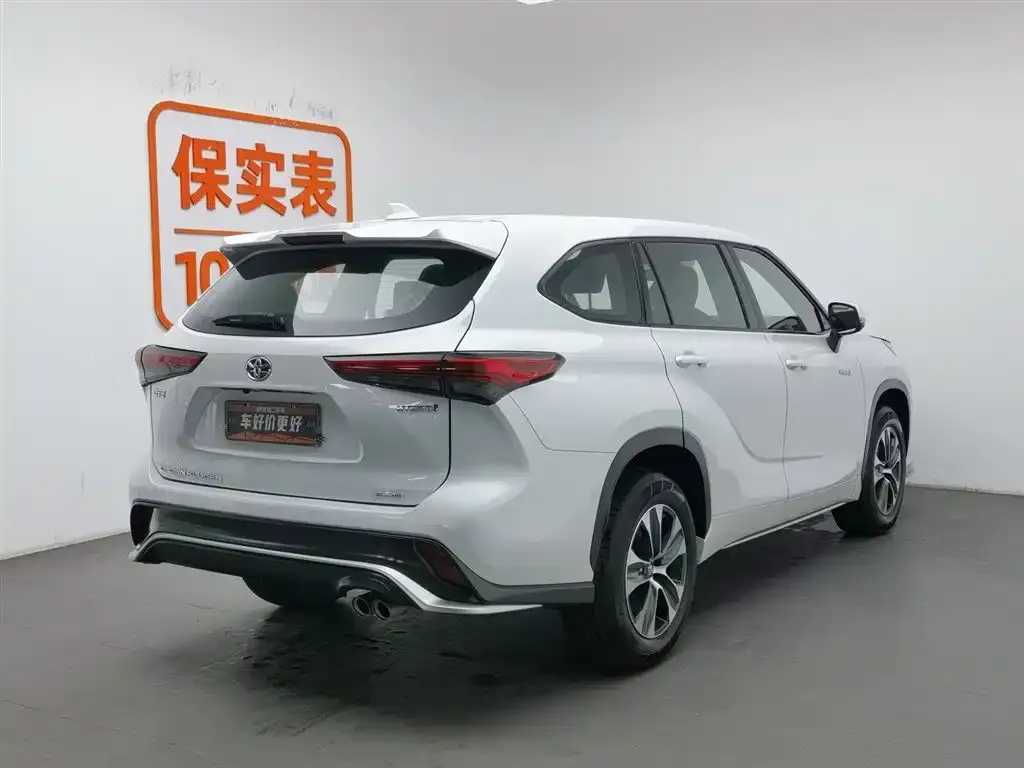 Toyota Crown Kluger 2022 из CN, фото 2