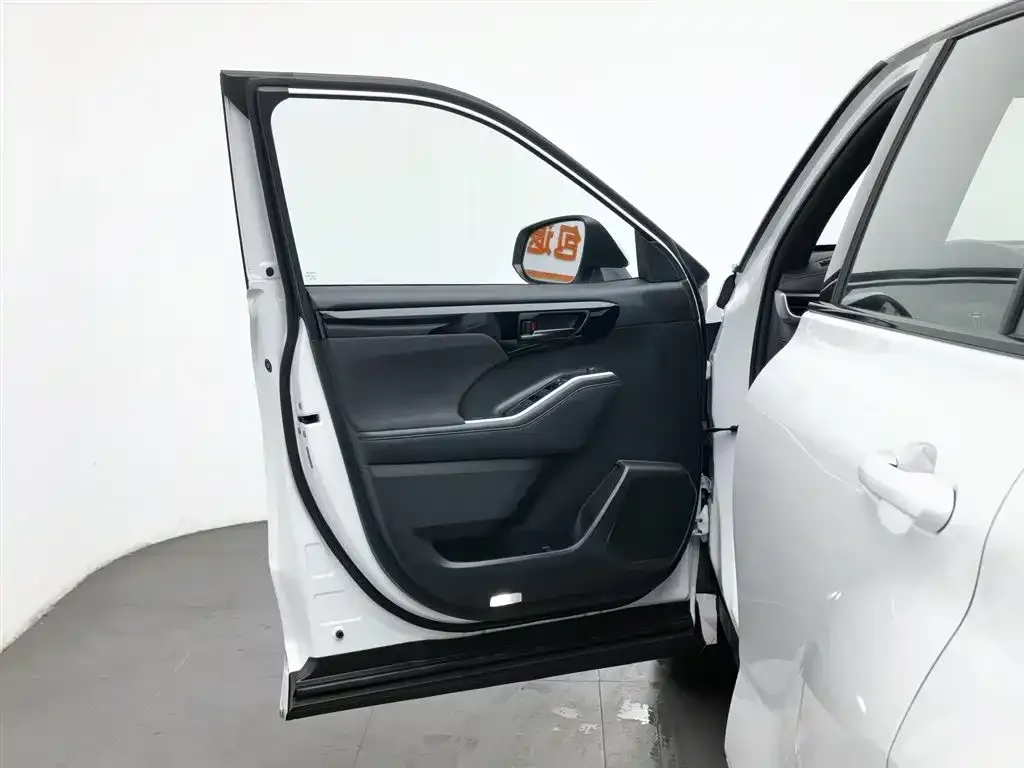 Toyota Crown Kluger 2022 из CN, фото 8
