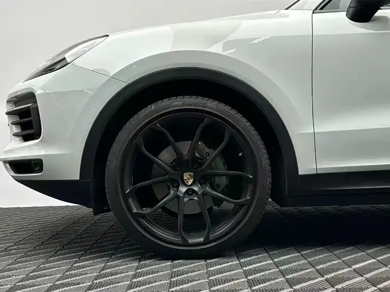 Porsche Cayenne — фото 8