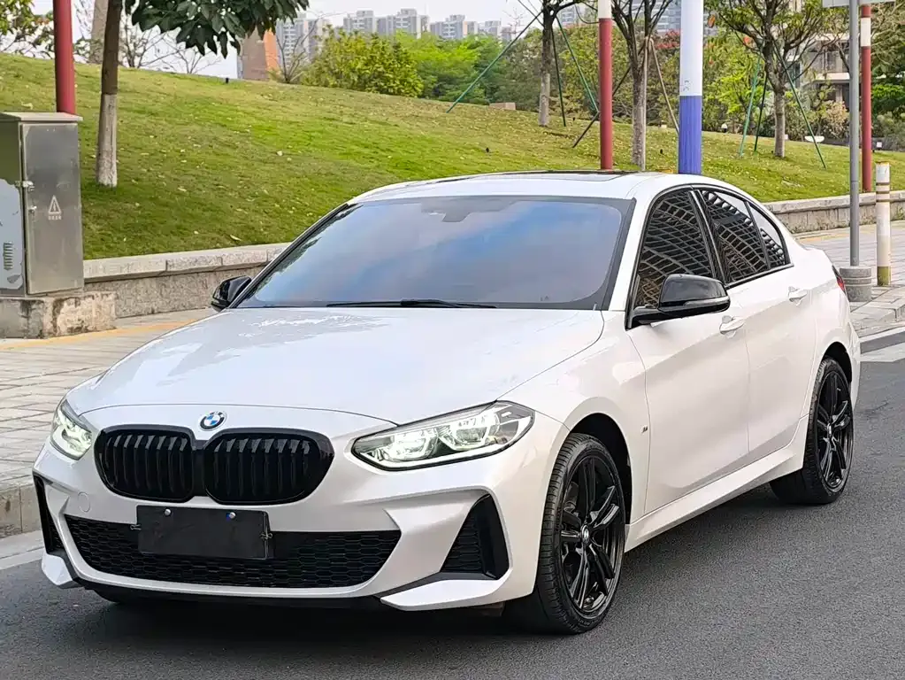 BMW 1 Series 2021 из CN, фото 1