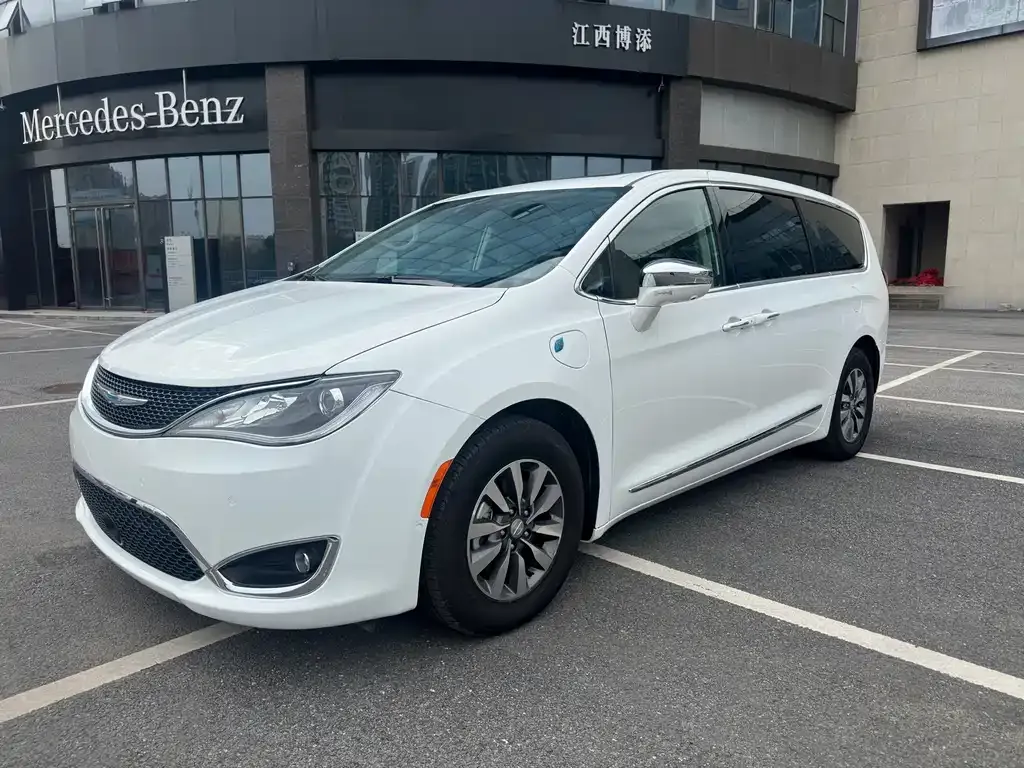 Chrysler Grand Voyager PHEV (Import)