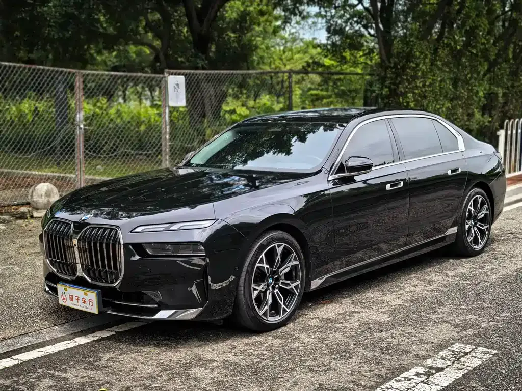 BMW 7 Series 2023 из CN, фото 1