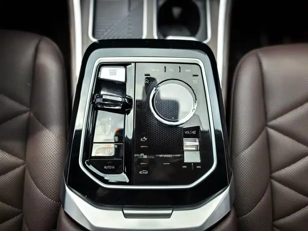BMW 7 Series 2023 из CN, фото 9
