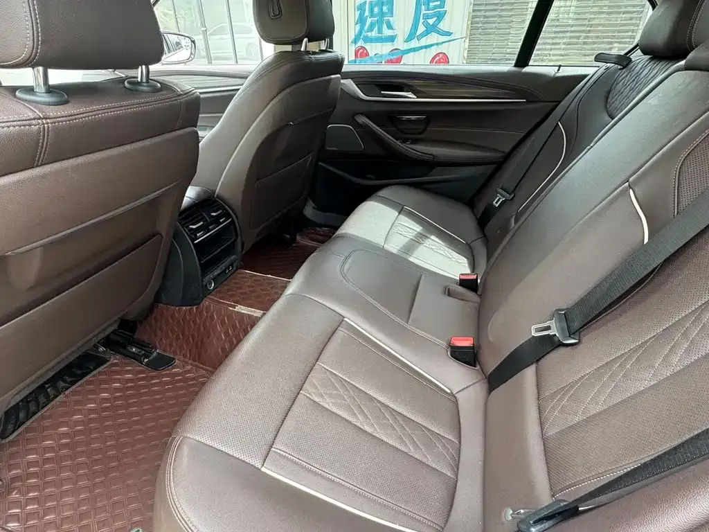BMW 5 Series 2022 из CN, фото 5