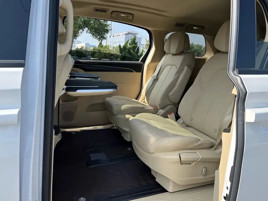 Buick GL8 2024 из CN, фото 10