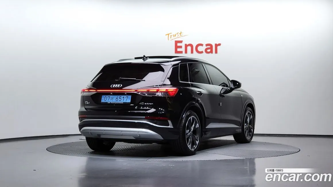 Audi Q4 e-tron — фото 2