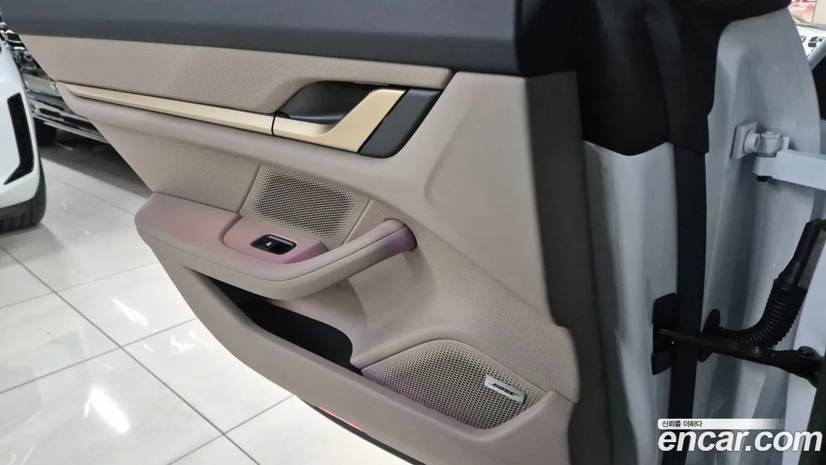 Porsche Taycan 2023 из KR, фото 10