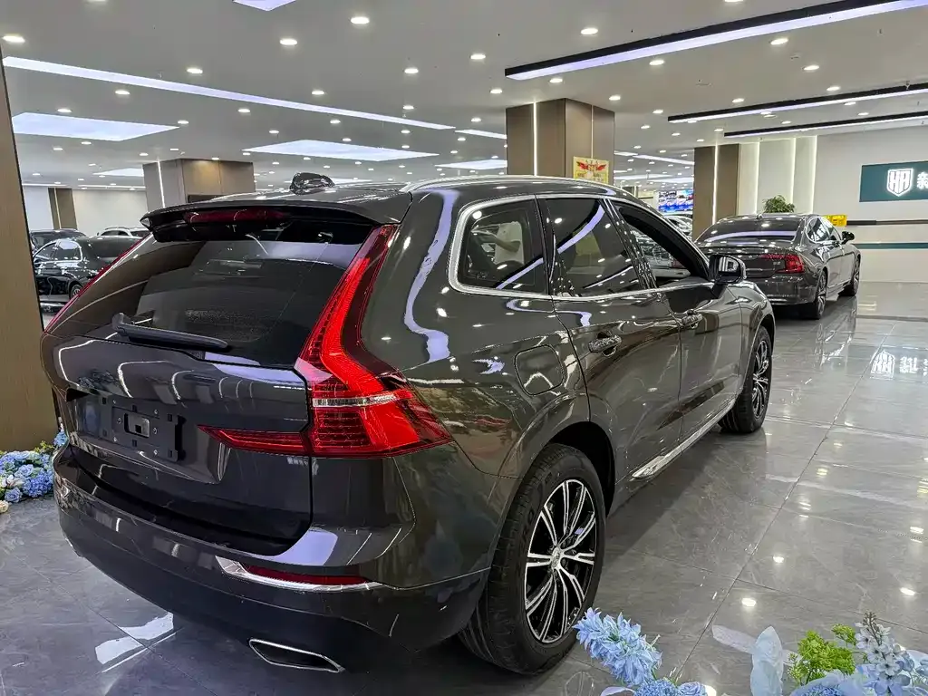 Volvo XC60 — фото 10