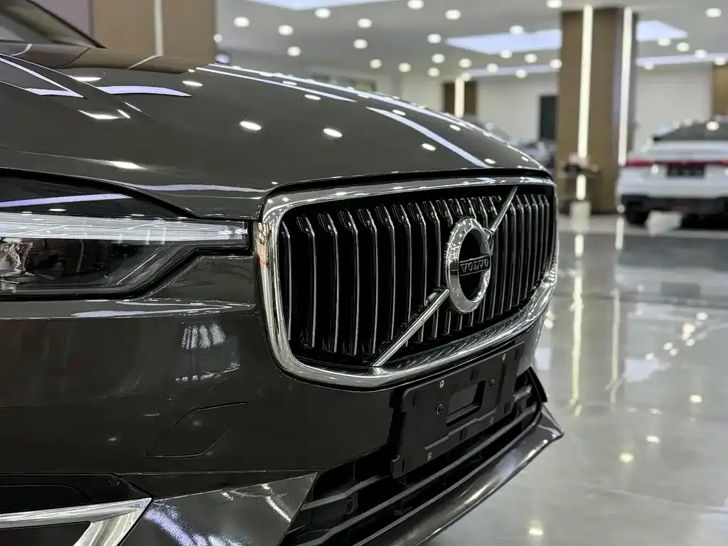 Volvo XC60 — фото 4