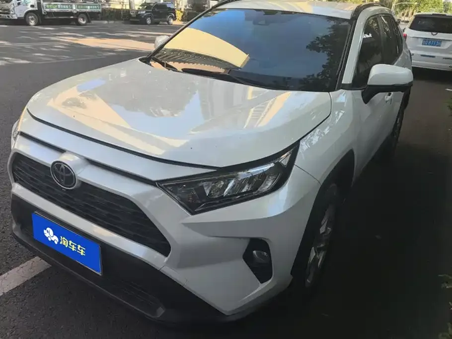 Toyota RAV4 — фото 1