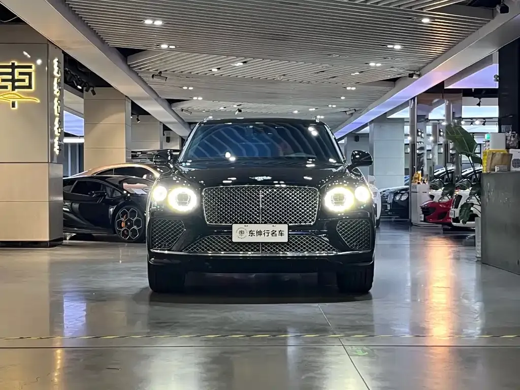 Bentley Bentayga 2024 из CN, фото 2