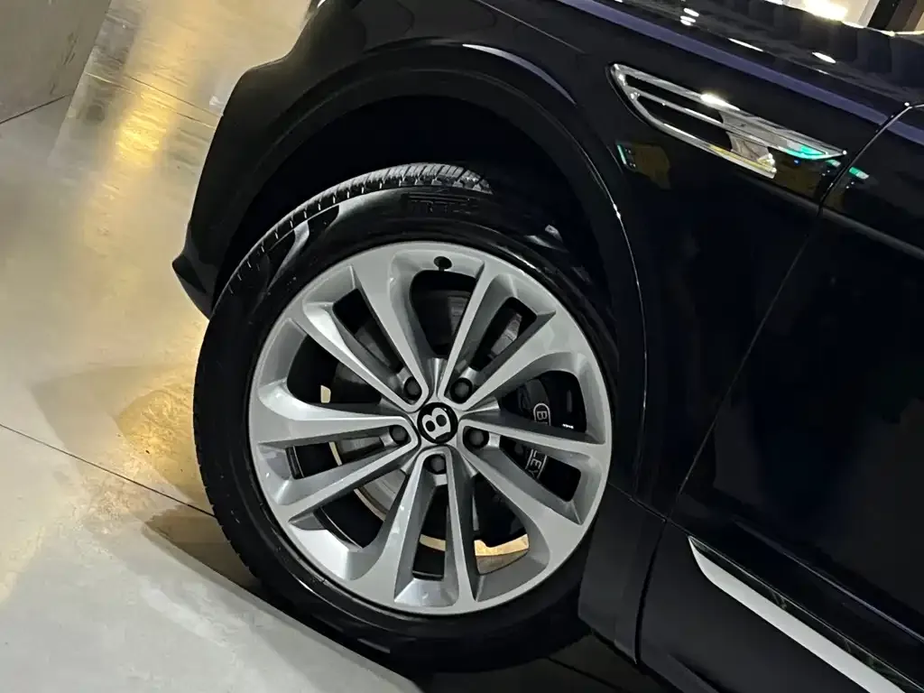 Bentley Bentayga 2024 из CN, фото 5