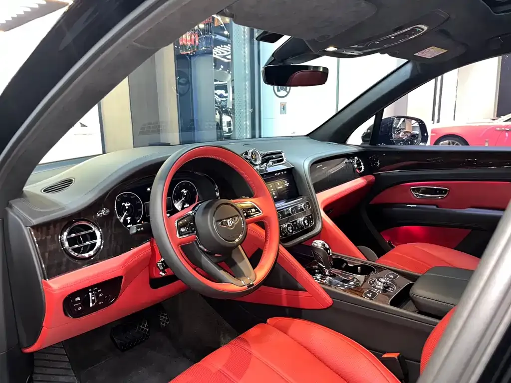 Bentley Bentayga 2024 из CN, фото 8