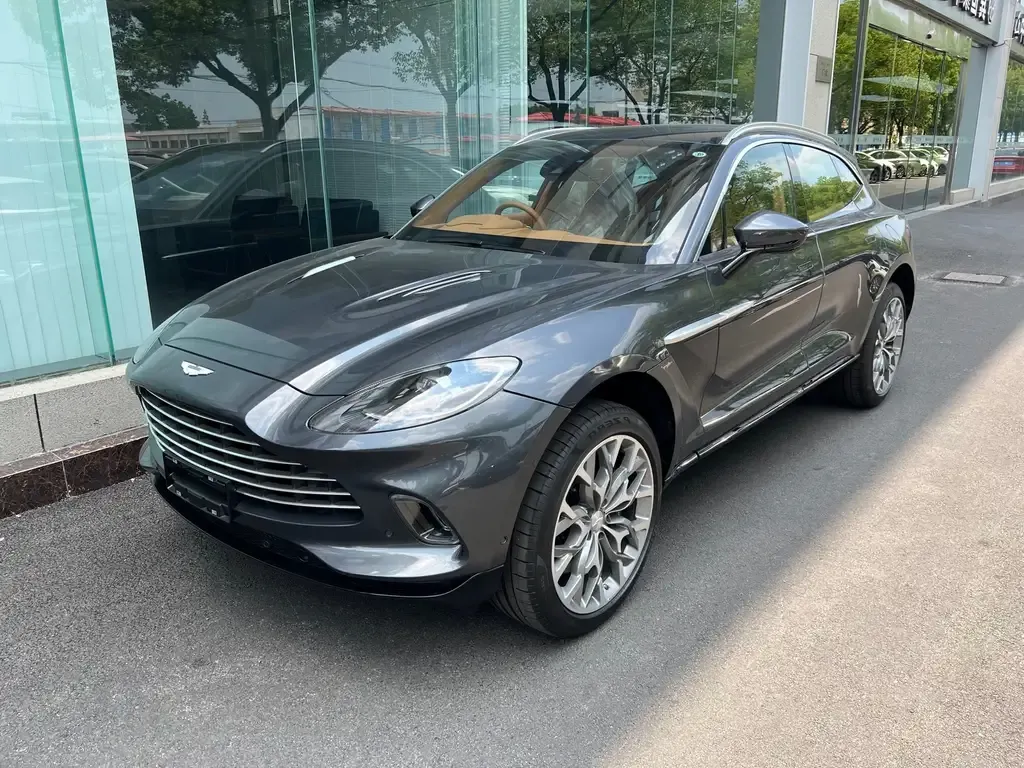 Aston Martin DBX — фото 1