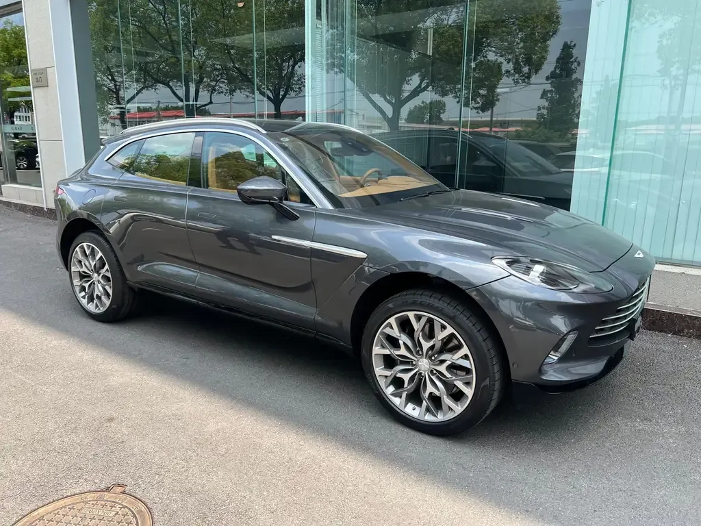 Aston Martin DBX — фото 2