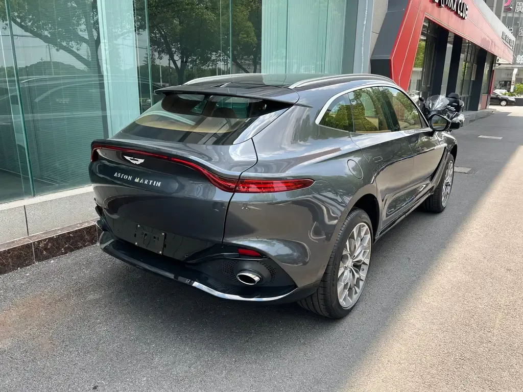 Aston Martin DBX — фото 6