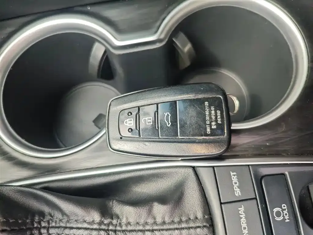 Toyota Camry 2023 из CN, фото 9