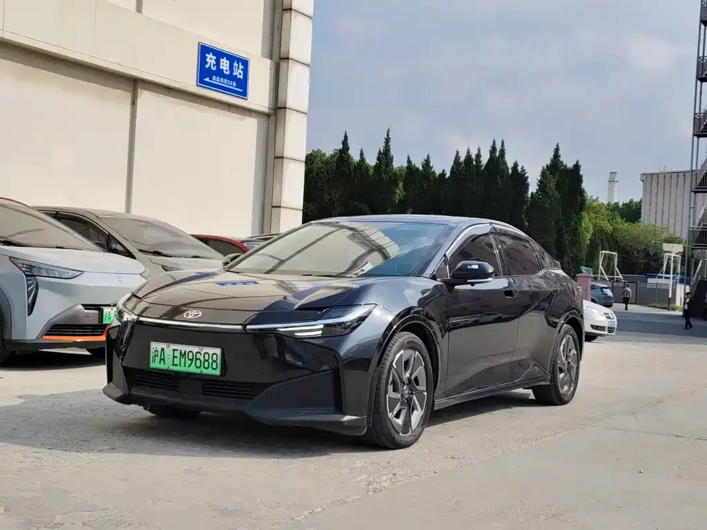 Toyota bZ3 2024 из CN, фото 1