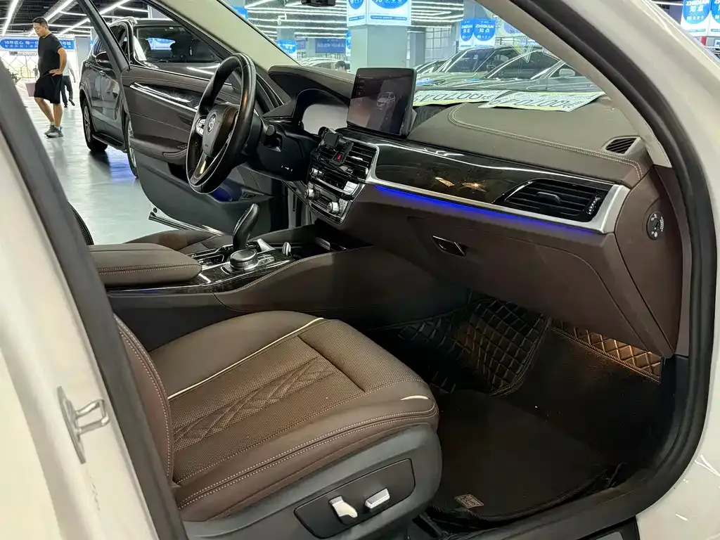 BMW 5 Series 2021 из CN, фото 8