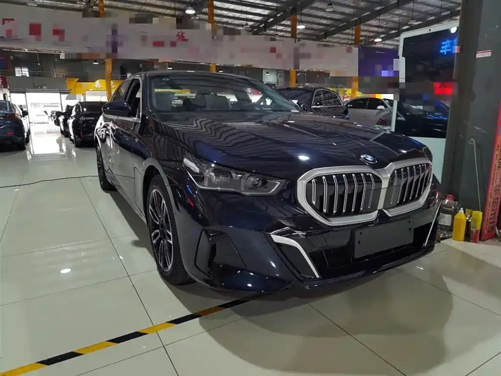 BMW 5 Series 2025 из CN, фото 4