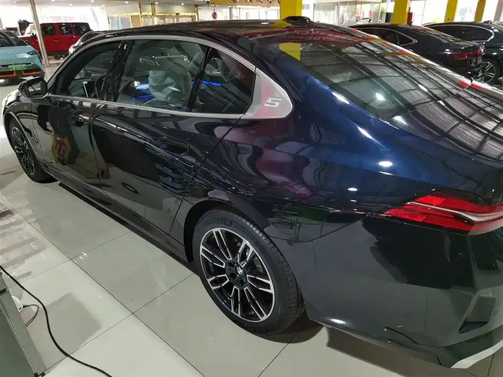 BMW 5 Series 2025 из CN, фото 5