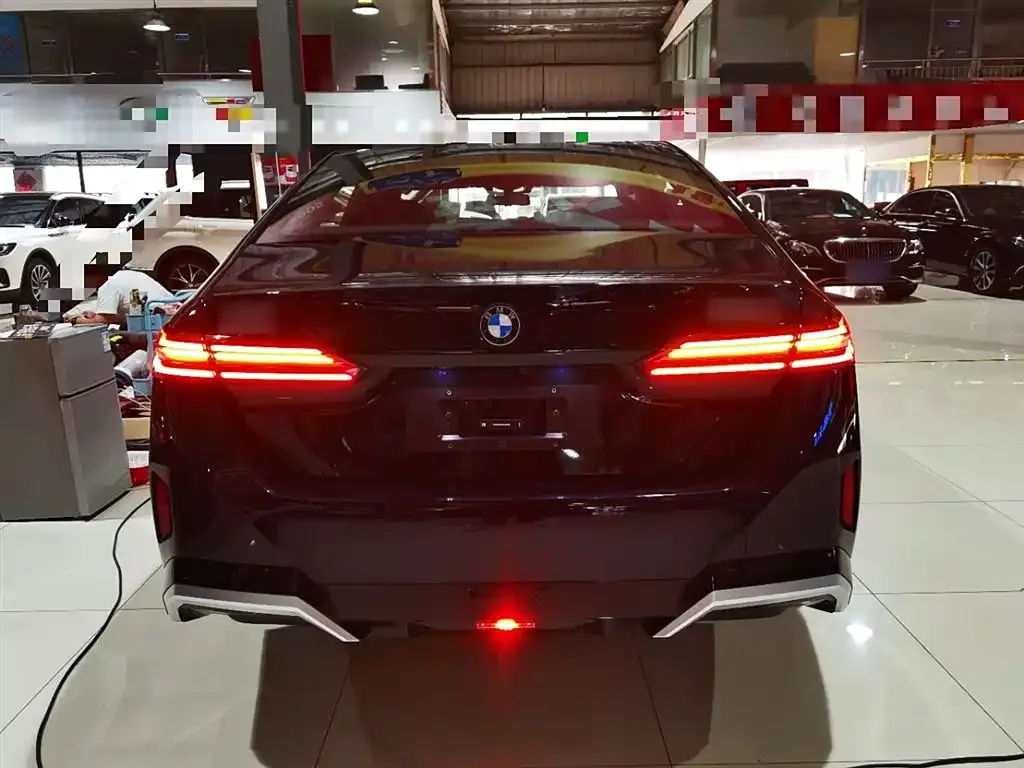 BMW 5 Series 2025 из CN, фото 6