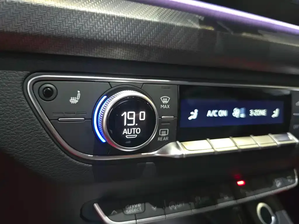 [object Object] Q5L Sportback 2023 из CN, фото 8