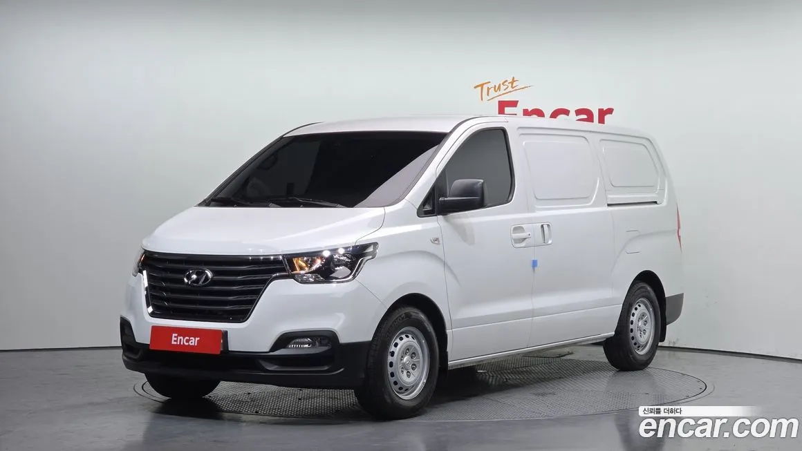 Hyundai Starex — фото 1