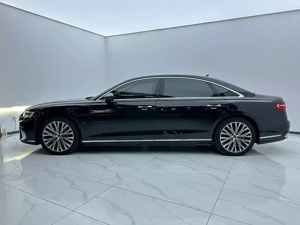 Audi A8 2023 из CN, фото 3