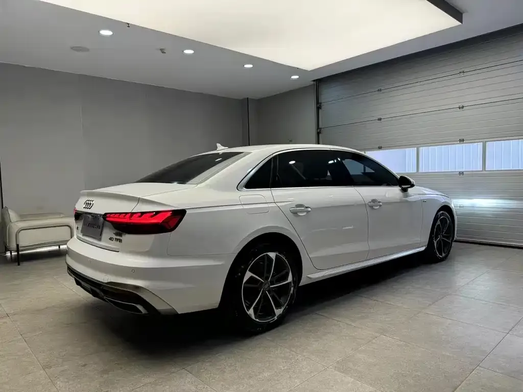 Audi A4L 2022 из CN, фото 3