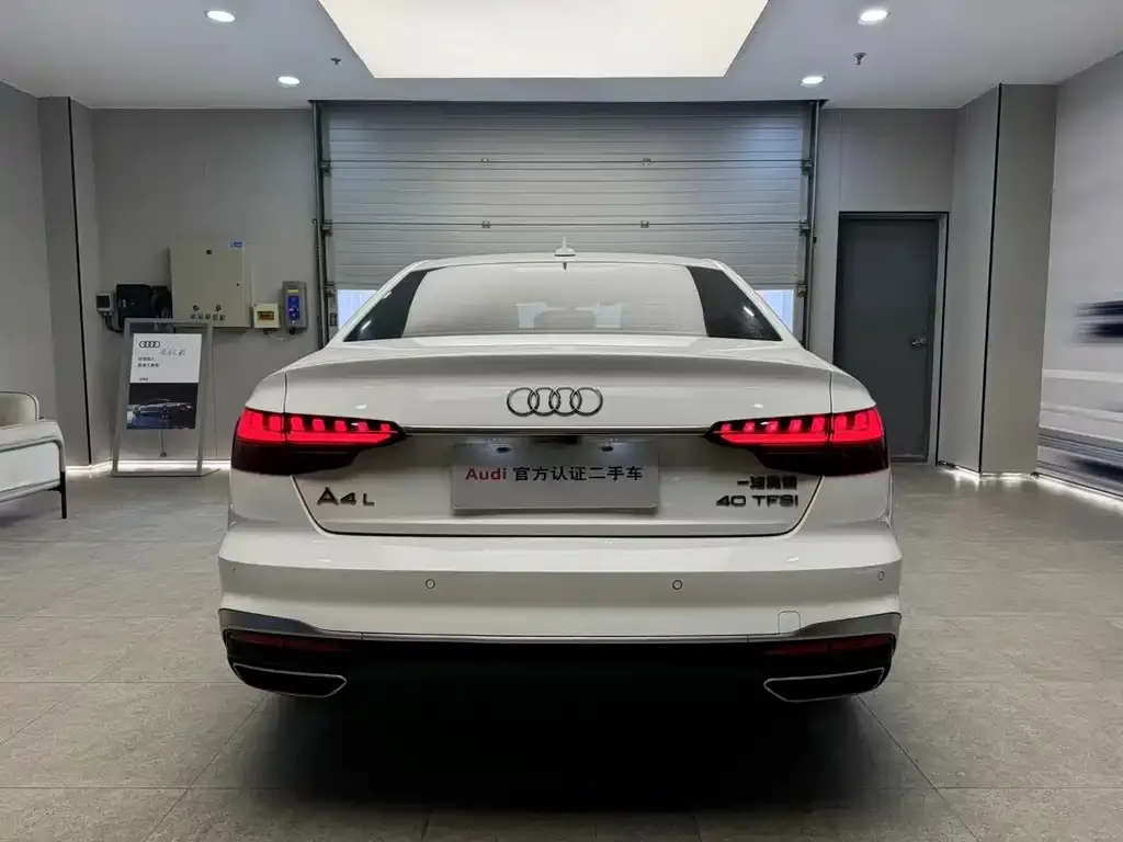 Audi A4L 2022 из CN, фото 4