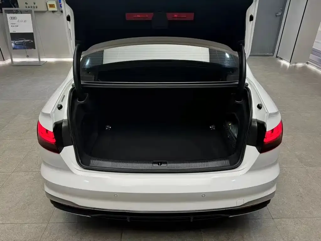 Audi A4L 2022 из CN, фото 7