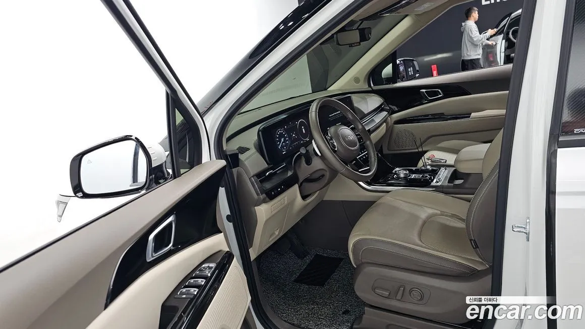 Kia Carnival — фото 10