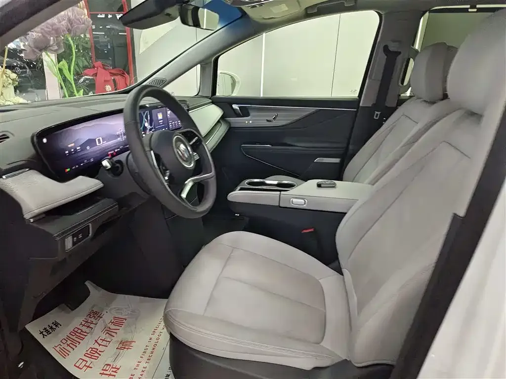 Buick GL8 2025 из CN, фото 10