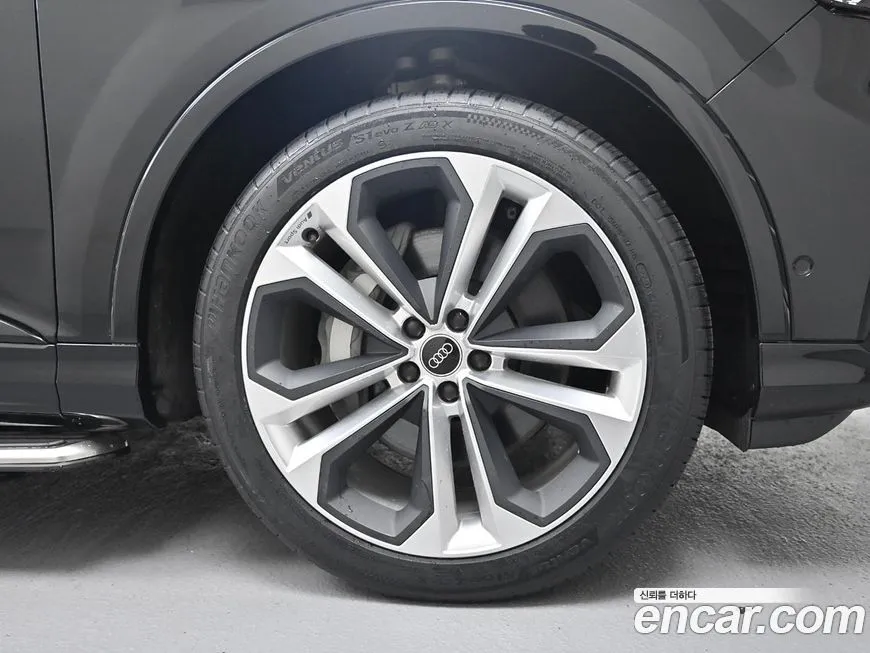 Audi Q7 2023 из KR, фото 5
