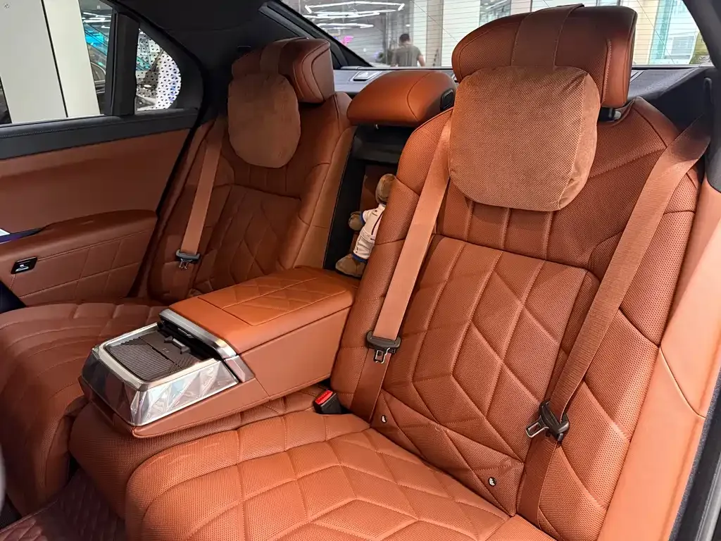 BMW 7 Series 2024 из CN, фото 8