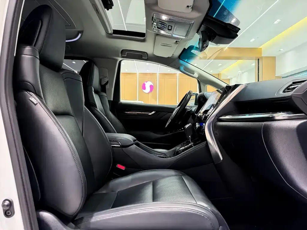 Toyota Vellfire 2023 из CN, фото 8