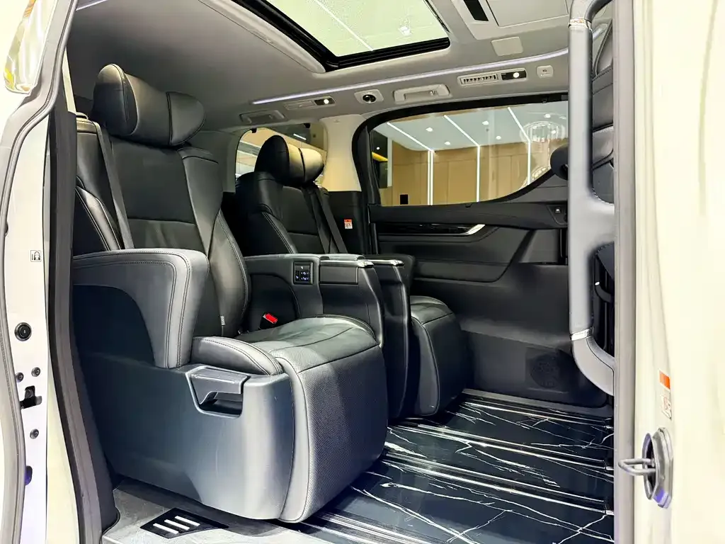 Toyota Vellfire 2023 из CN, фото 9