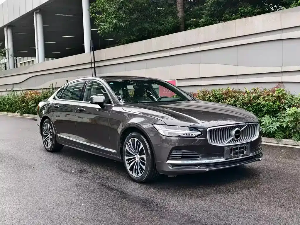 Volvo S90 PHEV 2024 из CN, фото 2