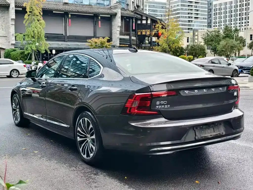 Volvo S90 PHEV 2024 из CN, фото 4