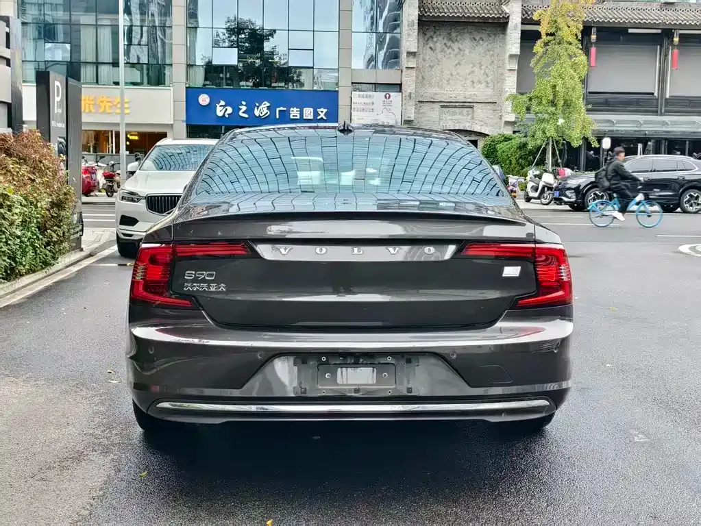 Volvo S90 PHEV 2024 из CN, фото 5