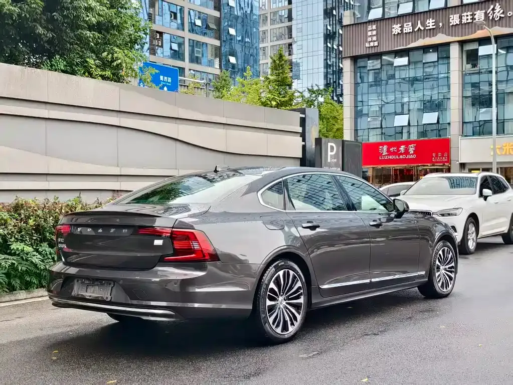 Volvo S90 PHEV 2024 из CN, фото 6