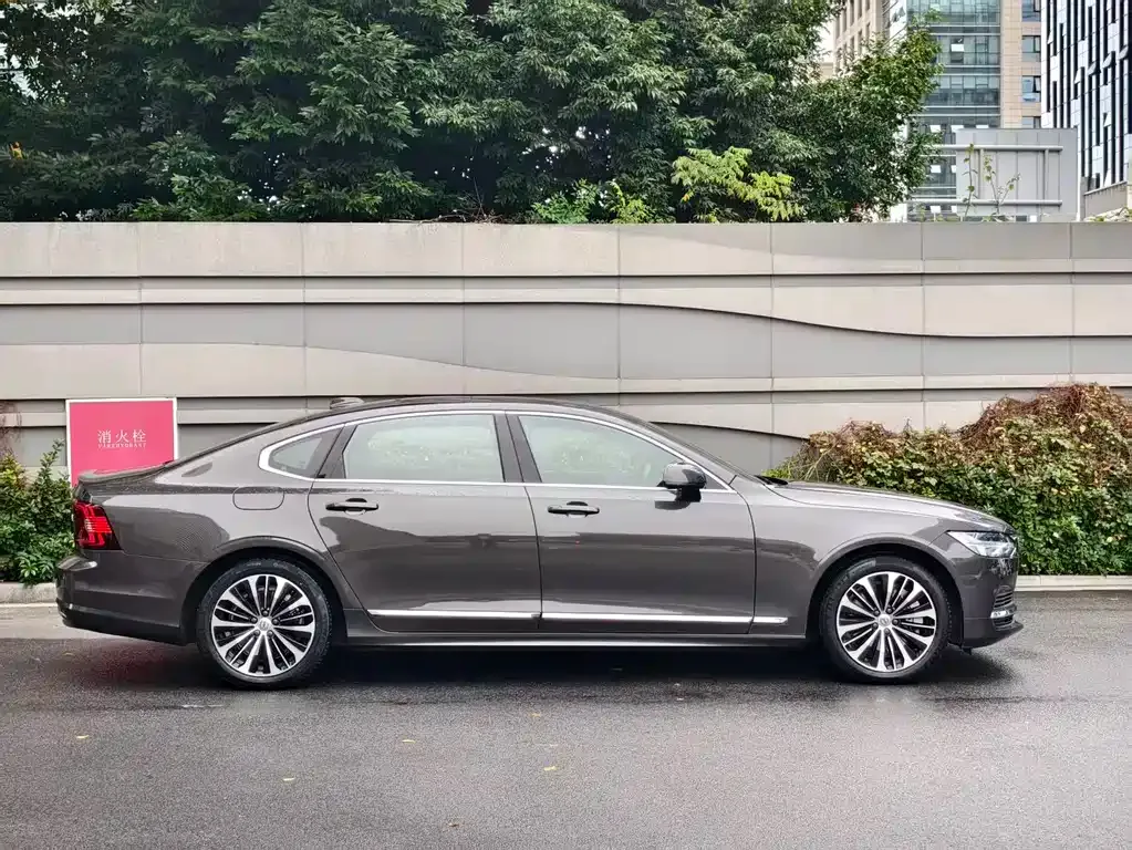 Volvo S90 PHEV 2024 из CN, фото 8