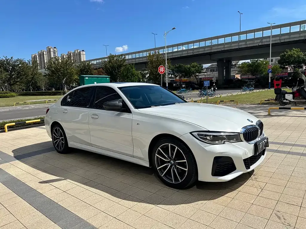 BMW 3 Series 2022 из CN, фото 2