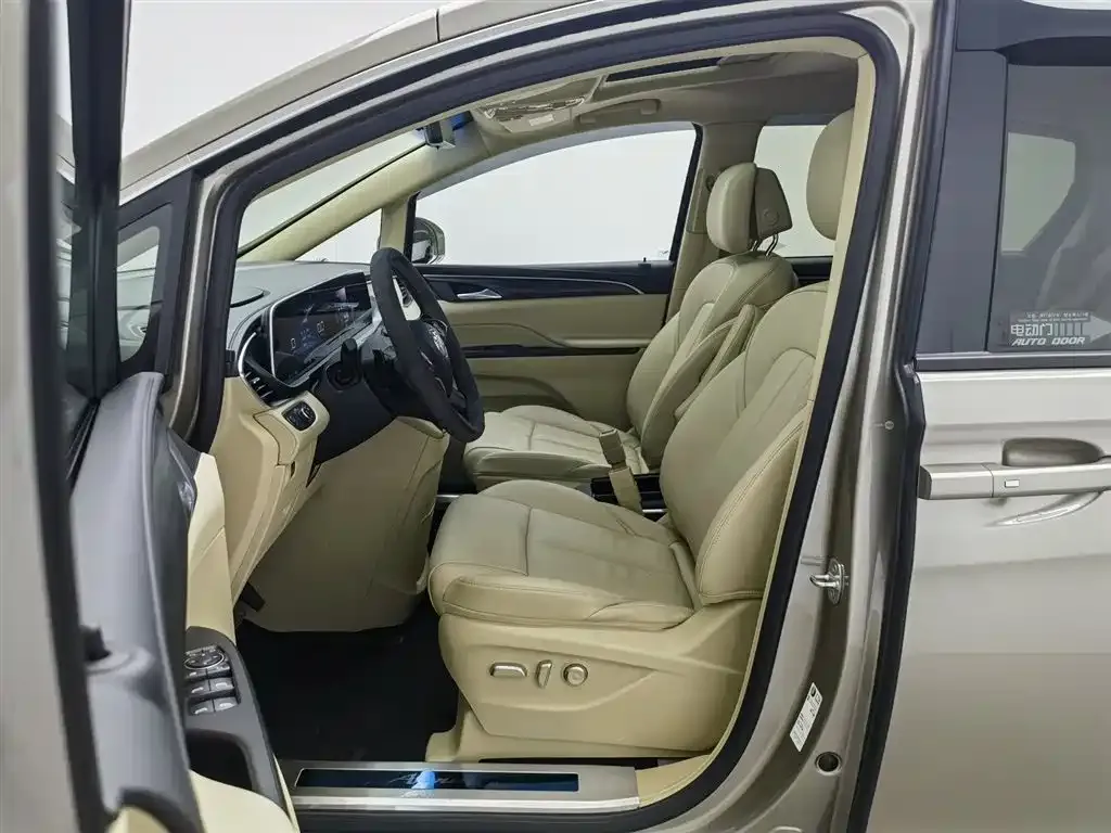 Buick GL8 2023 из CN, фото 10