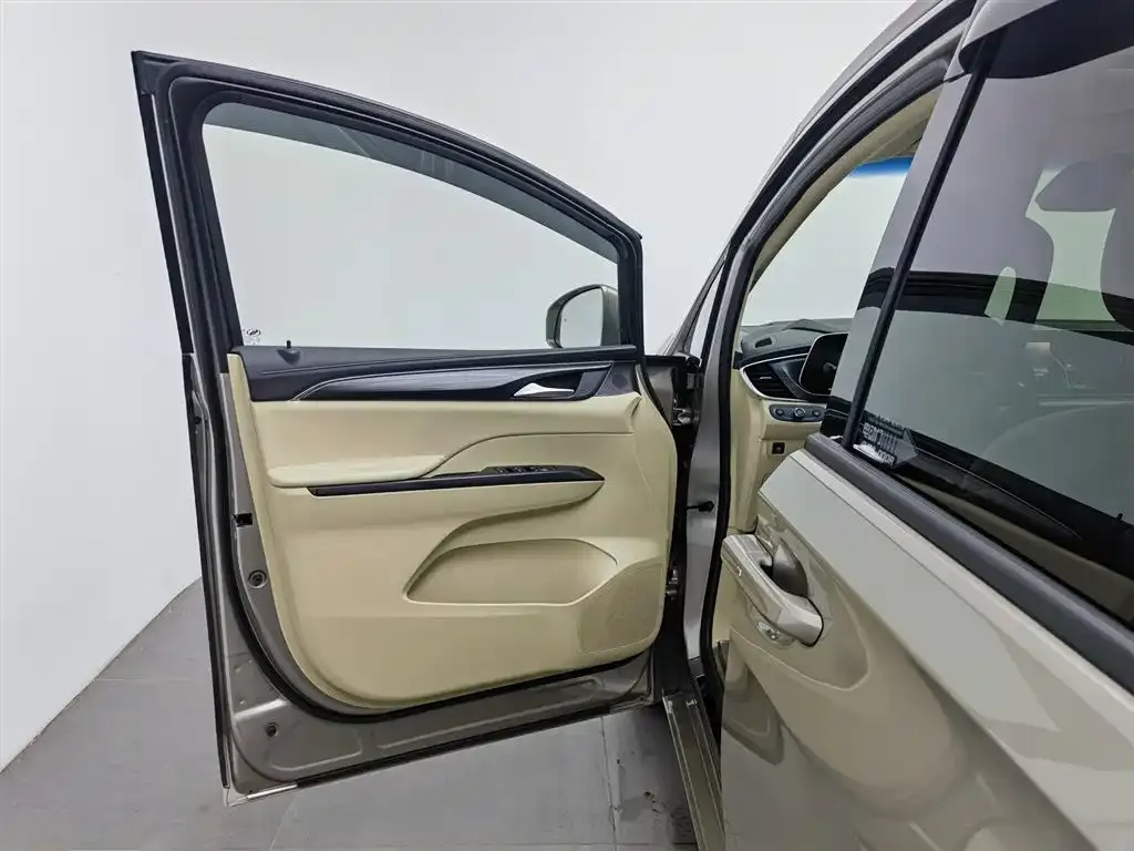 Buick GL8 2023 из CN, фото 8