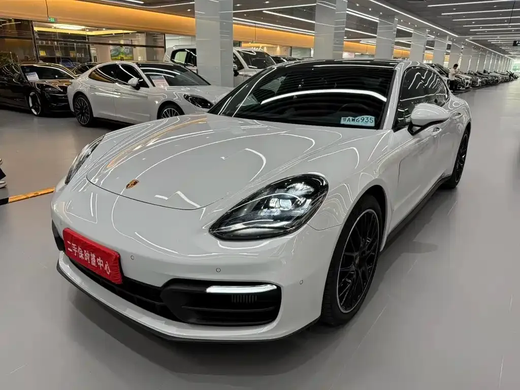 Porsche Panamera — фото 1